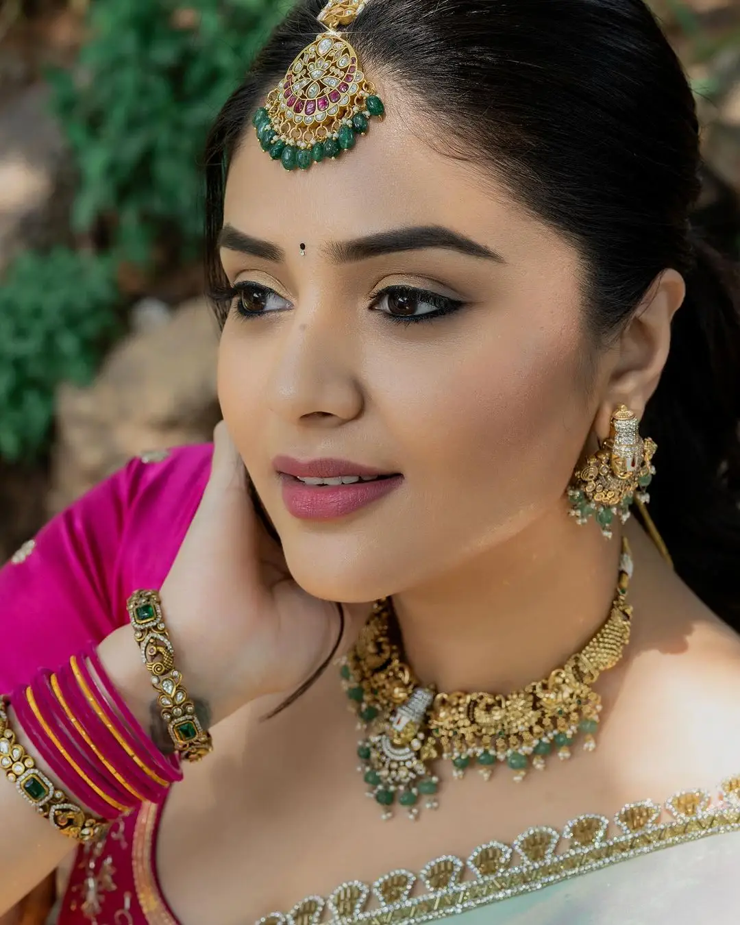 INDIAN TV ACTRESS SREEMUKHI IN YELLOW LEHENGA BLUE CHOLI 5